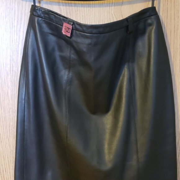 TRISTAN & ISEUT Beautiful Black Leather Midi Skirt, size 4 - Picture 1 of 4